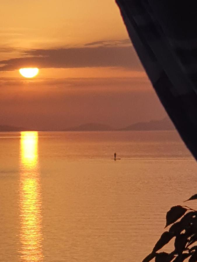 Kuca Za Odmor Seahouse Apartamento Karlobag Exterior foto
